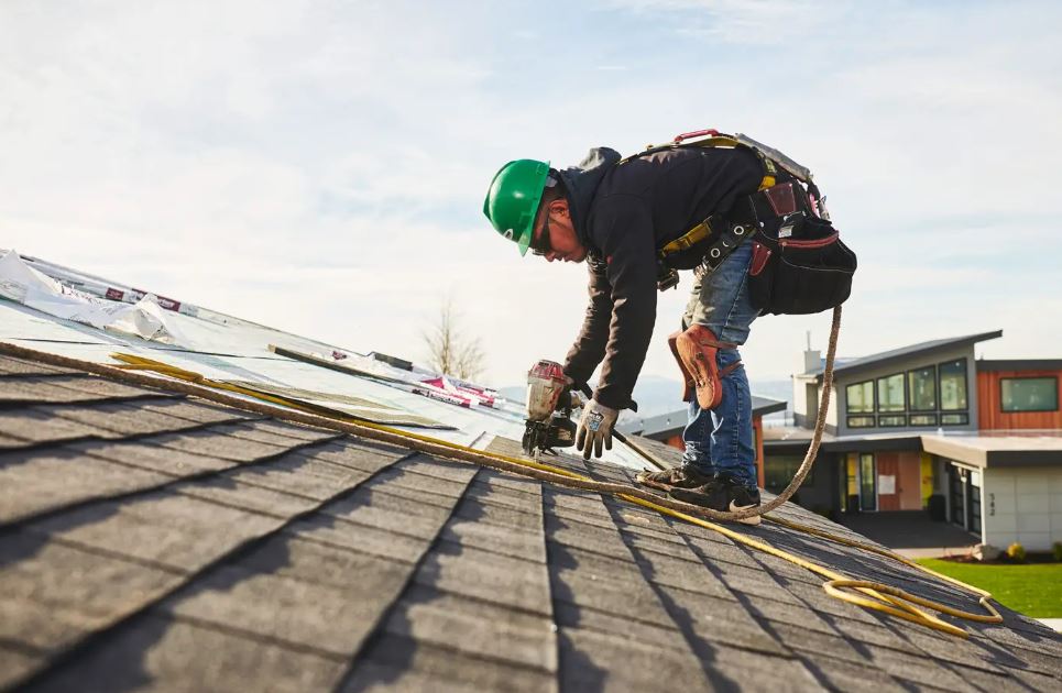 Urgency Meets Expertise: The Dynamic Role of Roofers Nearby in Emergency Repairs